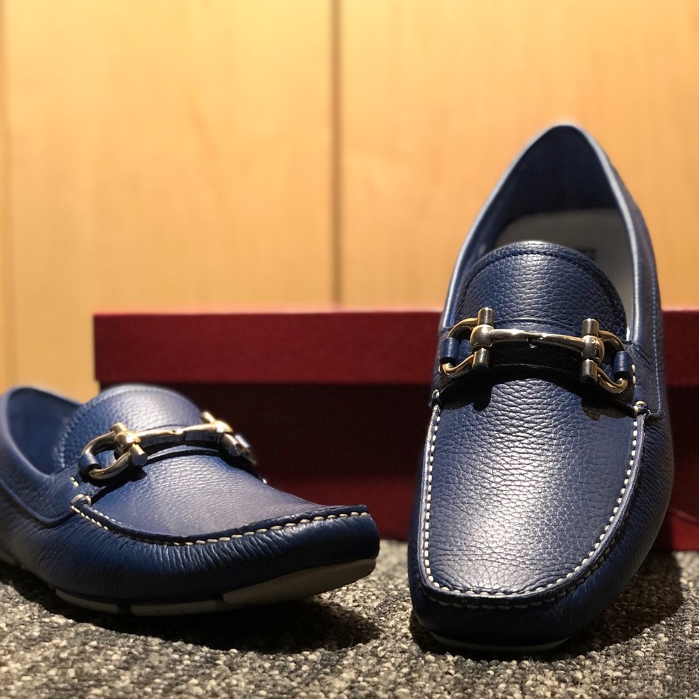 Men’s blue driver, loafers.